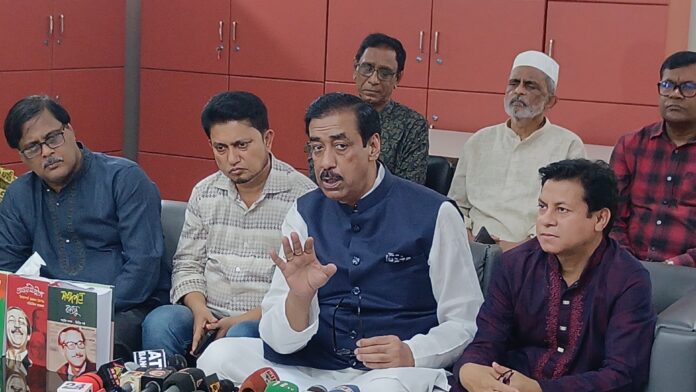 ঠাডা পড়েও ভেঙ্গে যেতে পারে জিয়ার ম্যুরাল, সংবাদ সম্মেলনে শামীম ওসমান