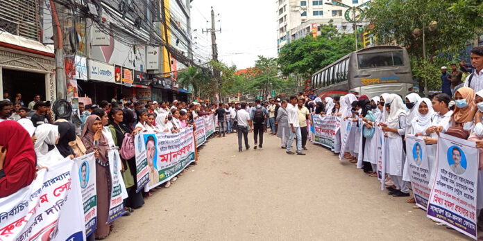চেয়ারম্যান সেন্টু’র মামলা প্রত্যাহারের দাবিতে ছাত্র-জনতার মানববন্ধন
