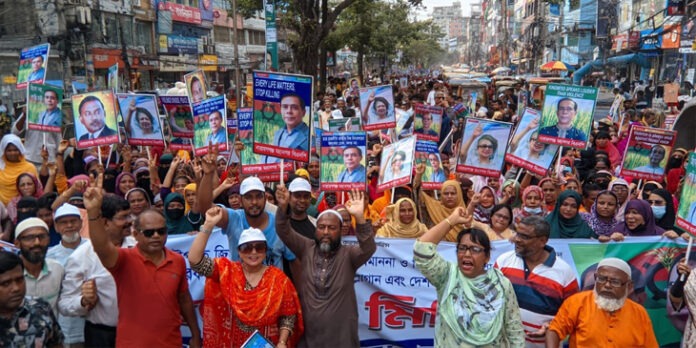 narayanganj-bnp-protest-masuduzzaman.jpg নারায়ণগঞ্জে বিএনপির বিক্ষোভ মিছিলে অংশগ্রহণকারী নেতাকর্মীরা এবং ব্যানার