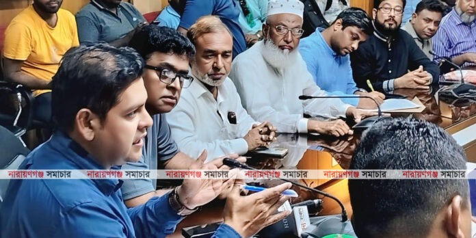 নারায়ণগঞ্জ চেম্বার সভাপতি মোস্তাফিজুর রহমান ভূঁইয়া দিপু যানজট নিরসন নিয়ে কথা বলছেন।