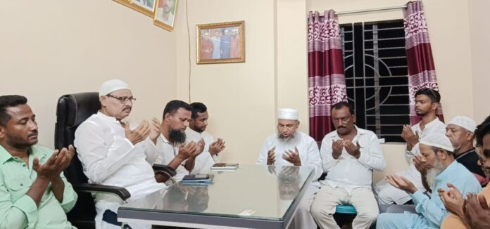 কাশিপুর ইউনিয়ন বিএনপির নেতাকর্মীরা খালেদা জিয়ার জন্মদিন উপলক্ষে দোয়া মাহফিলে অংশ নিয়েছেন।