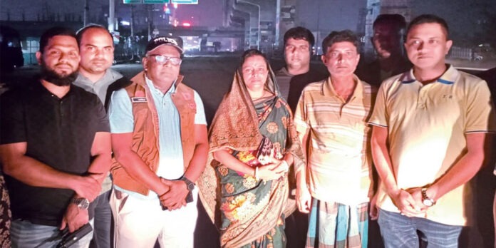 নারায়ণগঞ্জের আড়াইহাজারে অপহৃত স্বর্ণ ব্যবসায়ী দুলাল রায়কে উদ্ধারের পর।