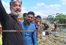 ইসদাইরের পর এবার পাকিস্তানি খাদে খাল পরিস্কারের আশ্বাস দিলেন যুবদল নেতা রনি স্থানীয়দের দাবির মুখে ডিএনডির পাকিস্তানি খাদ এলাকা পরিদর্শনে যুবদল নেতা মশিউর রহমান রনি।