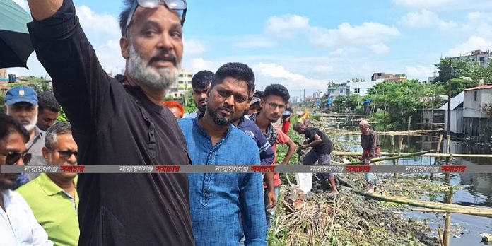 dnd-pakistan-khal-mashiur-rony-narayanganj স্থানীয়দের দাবির মুখে ডিএনডির পাকিস্তানি খাদ এলাকা পরিদর্শনে যুবদল নেতা মশিউর রহমান রনি।