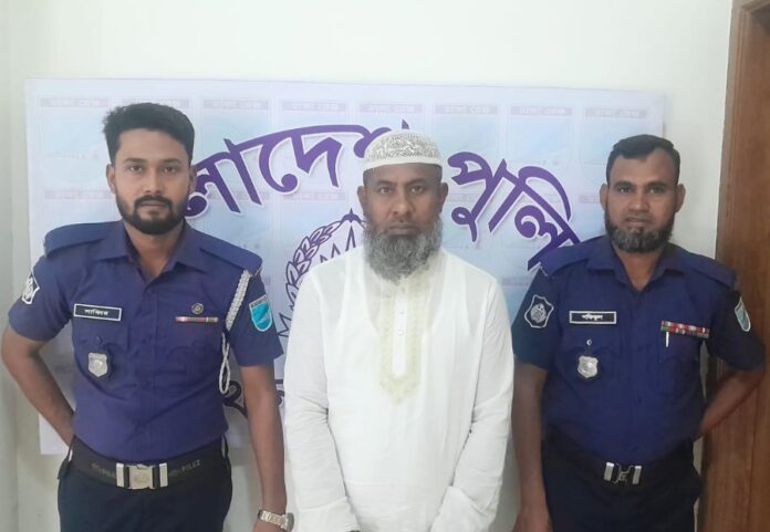 ধামগড় ইউপি চেয়ারম্যান ও জাতীয় পার্টির নেতা কামাল হোসেনের গ্রেফতারের ছবি।