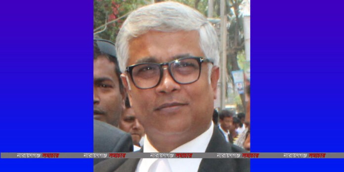 নারায়ণগঞ্জ আইনজীবী সমিতি নির্বাচনে হুমায়ুন-আনোয়ার প্যানেলের পক্ষে প্রচারণায় বক্তব্য রাখছেন এড. সাখাওয়াত হোসেন খান।