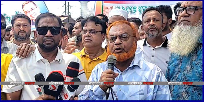 সিদ্ধিরগঞ্জে বিএনপির বিজয় র‍্যালিতে বক্তব্য রাখছেন সাবেক এমপি ও জেলা বিএনপির সাবেক সভাপতি মুহাম্মদ গিয়াসউদ্দিন।