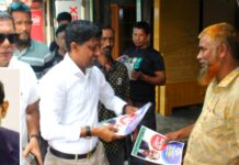 প্রাইম বাবুলের পক্ষ থেকে তারেক রহমানে ৩১ দফা লিফলেট বিতরণ