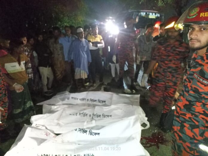 বাস-মোটরসাইকেল সংঘর্ষে নিহত তিন