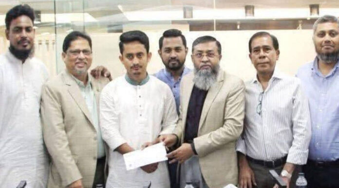 এম এ হাতেম ও এনসিপি নেতাদের অনুদান হস্তান্তরের ভাইরাল ছবি