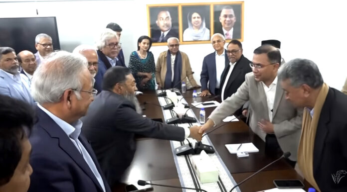 মোহাম্মদ হাতেমের সমর্থনে ব্যবসায়ীদের প্রতিবাদ।