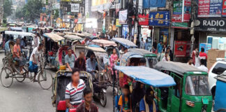 ১৭ হাজার লাইসেন্সে চলছে ৭০ হাজার মিশুক: সাখাওয়াতের বড় চ্যালেঞ্জ নারায়ণগঞ্জের রাস্তায় অবৈধ মিশুকের জ্যাম এবং যানজট পরিস্থিতি।