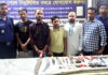 জিমখানা কলোনীতে পুলিশের হানা: ধারালো অস্ত্রসহ ৫ দুষ্কৃতিকারী গ্রেফতার নারায়ণগঞ্জ সদর মডেল থানায় দেশীয় অস্ত্রসহ গ্রেফতারকৃত ৫ জন।