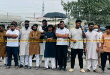 ফতুল্লা স্টেডিয়াম সংলগ্ন এলাকায় ফুটওভার ব্রিজের দাবিতে শিক্ষার্থী-এলাকাবাসীর বিক্ষোভ ফতুল্লা স্টেডিয়াম সংলগ্ন এলাকায় ফুটওভার ব্রিজের দাবিতে শিক্ষার্থী-এলাকাবাসীর বিক্ষোভ