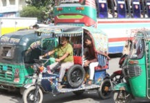 বাস ও টেম্পু স্ট্যান্ড শহরের বাহিরে নেয়ার দাবি নারায়ণগঞ্জ শহরকে বাসযোগ্য করতে কেন্দ্র থেকে বাস ও টেম্পু স্ট্যান্ড বাইরে সরানোর দাবি শহরবাসীর