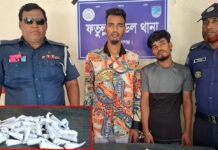 ফতুল্লার গাবতলীতে মাদকবিরোধী অভিযান: গ্রেফতার ৪ ফতুল্লার গাবতলীতে গাঁজাসহ গ্রেপ্তারকৃত মাদক বিক্রেতা এবং পুলিশ।