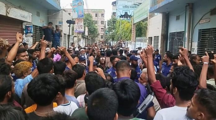 deovog-madrasa-tension-principal-confined দেওভোগ মাদ্রাসায় উত্তেজনা, ম্যানেজিং কমিটি অবরুদ্ধ
