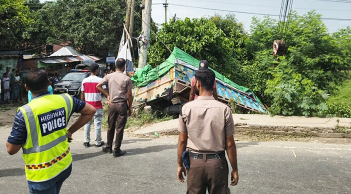 sonargaon-truck-auto-rickshaw-accident-driver-killed সোনারগাঁয়ে ট্রাকের ধাক্কায় অটোরিকশাচালক নিহত, আহত ৪