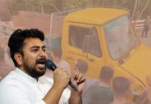 বালুর ট্রাক দিয়ে রাস্তা আটকে রাখা শেখ হাসিনার কপি: নাহিদ বালুর ট্রাক দিয়ে রাস্তা আটকে রাখা শেখ হাসিনার কপি: নাহিদ