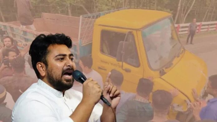 বালুর ট্রাক দিয়ে রাস্তা আটকে রাখা শেখ হাসিনার কপি: নাহিদ