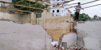 নারায়ণগঞ্জে আপন ভাইয়ের জমি দখলের চেষ্টা, দোকানপাট ভাঙচুর ও লুটপাটের অভিযোগ