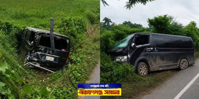 daudkandi-microbus-accident-video-recording খাদে পড়া মাইক্রোবাসের ভিডিও করতে গিয়ে আরেকটি খাদে